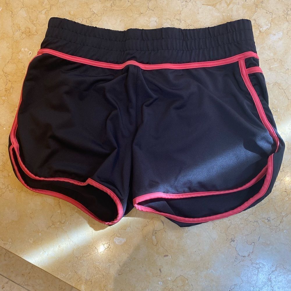 Saks fifth avenue “blue” athletic shorts in size medium. Pink detail